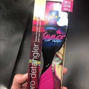 Disney Villain Cruella wet brush